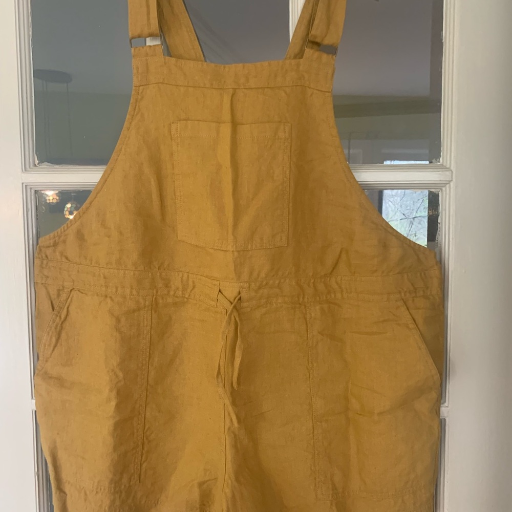 Not Perfect Linen
Everest 2 short jumpsuit